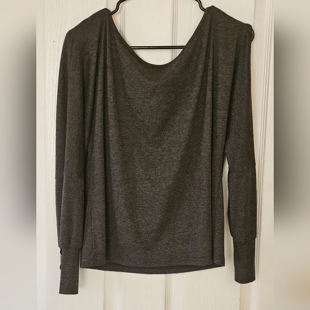 Chic me sz lg gray top.
